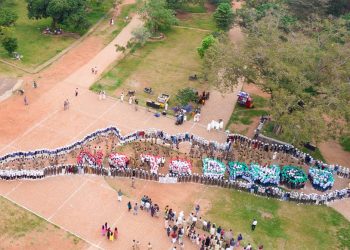 കേരളപ്പിറവി ദിനമായ ഇന്നലെ സംസ്ഥാനത്താകെ സംഘടിപ്പിച്ച ലഹരിവിമുക്ത നവകേരളം പരിപാടിയുടെ ഭാഗമായി തൃശൂര്‍ വടക്കുന്നാഥക്ഷേത്ര മൈതാനത്ത് വിദ്യാര്‍ത്ഥികള്‍ തീര്‍ത്ത കേരള ഭൂപടം