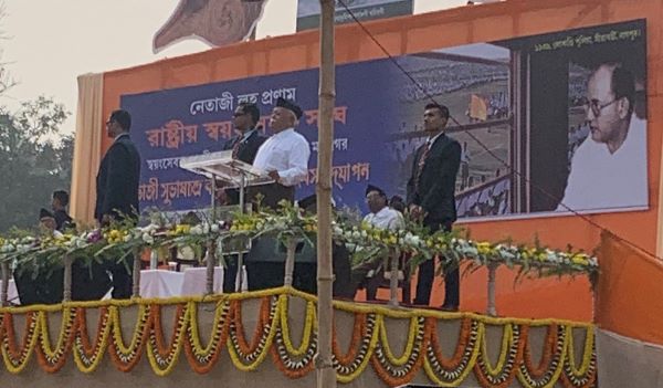 കൊല്ക്കത്ത ഷഹീദ് മിനാര് മൈതാനത്ത് നടന്ന നേതാജി സുഭാഷ്ചന്ദ്രബോസ് ജയന്തി സമ്മേളനത്തെ ആര്എസ്എസ് സര്സംഘചാലക് ഡോ. മോഹന് ഭാഗവത് അഭിസംബോധന ചെയ്യുന്നു.