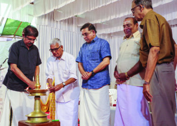 മഹാകവി ഒളപ്പമണ്ണ ജന്മശതാബ്ദി സാഹിത്യോത്സവം ഒളപ്പമണ്ണ മനയില്‍ കവി ബാലചന്ദ്രന്‍ ചുള്ളിക്കാട് ഉദ്ഘാടനം ചെയ്യുന്നു
