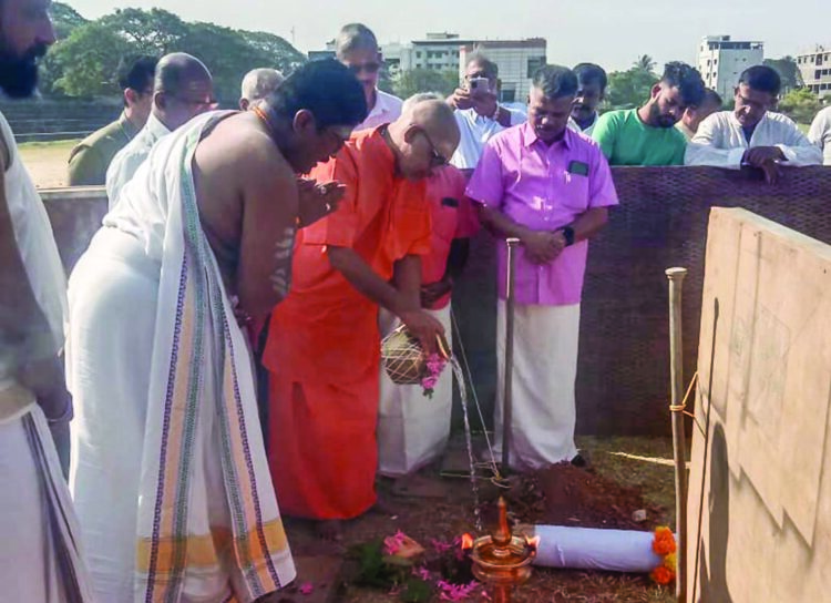 പാലക്കാട് മുനിസിപ്പല്‍ സ്റ്റേഡിയത്തില്‍ നടക്കുന്ന സേവാഭാരതി സേവാസംഗമത്തിന്റെ പന്തല്‍ കാല്‍നാട്ട് കര്‍മം ചിന്മയമിഷന്‍ ആചാര്യന്‍ സ്വാമി അശേഷാനന്ദ നിര്‍വഹിക്കുന്നു