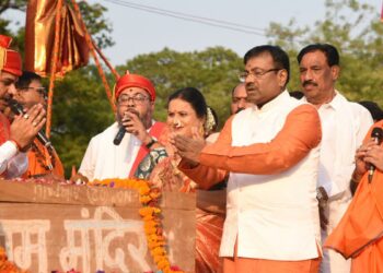 അയോധ്യയിലേക്കുള്ള തേക്കുതടികള് ചന്ദ്രാപൂരില് നിന്ന് പൂജ ചെയ്ത് അയയ്ക്കുന്നു