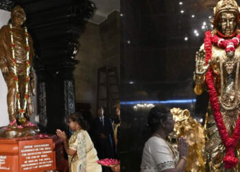 കന്യാകുമാരി വിവേകാനന്ദ സ്മാരകത്തിൽ സ്വാമി വിവേകാന്ദനും-ഭാരതാംബയ്ക്കും രാഷ്ട്രപതി ശ്രീമതി ദ്രൗപതി മുർമ്മു പ്രണാമം അർപ്പിക്കുന്നു..