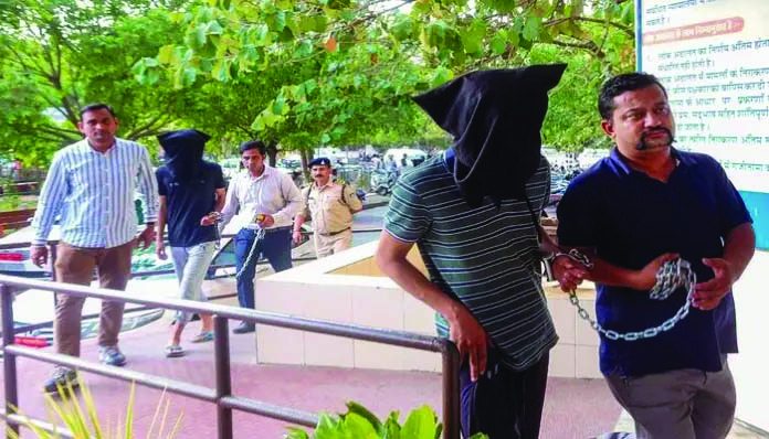 എന്ഐഎ അറസ്റ്റ് ചെയ്ത ഭീകരരെ പ്രത്യേക കോടതിയിലേക്ക് കൊണ്ടുവരുന്നു