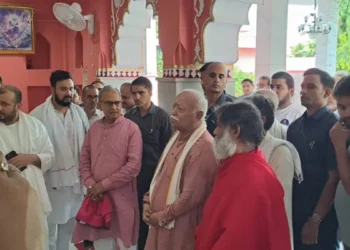 ആര്എസ്എസ് സര്സംഘചാലക്
ഡോ. മോഹന് ഭാഗവത് മിര്സാപൂരിലെ വിന്ധ്യാവാസിനി
ക്ഷേത്രത്തില് ദര്ശനം നടത്തുന്നു