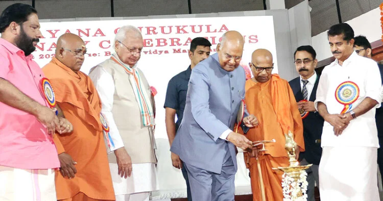 നാരായണഗുരുകുലത്തിന്റെ ശതാബ്ദി ആഘോഷം ഗുരുകുലം ബ്രഹ്മവിദ്യാമന്ദിരം ഹാളില് മുന് രാഷ്ട്രപതി രാംനാഥ് ഗോവിന്ദ് ഉദ്ഘാടനം ചെയ്യുന്നു. ജോയി എംഎല്എ, ശിവഗിരിമഠം പ്രസിഡന്റ് സ്വാമി സച്ചിദാനന്ദ, ഗവര്ണര് ആരിഫ് മുഹമ്മദ് ഖാന്, ഗുരു മുനി നാരായണപ്രസാദ്, അടൂര് പ്രകാശ് എംപി തുടങ്ങിയവര്
