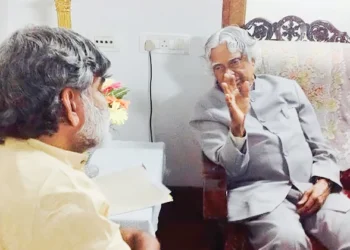 ലേഖകനോടൊപ്പം ഒരു സ്വകാര്യ സംഭാഷണത്തില്‍