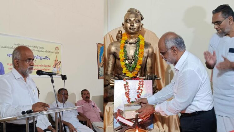 അമൃതഭാരതീവിദ്യാപീഠത്തിന്റെ ആസ്ഥാനമായ എഴുത്തച്ഛന്‍ മണ്ഡപത്തില്‍ തുറവൂര്‍ വിശ്വംഭരന്‍ രചിച്ച മഹാഭാരതപര്യടനം ഗ്രന്ഥം എഴുത്തച്ഛന്‍ പ്രതിമയ്ക്ക് സമക്ഷം സമര്‍പ്പിച്ച് തുറവൂര്‍ വിശ്വംഭരന്‍ സ്മാരക സാംസ്‌കാരിക ഗ്രന്ഥാലയത്തിന്റെ ഉദ്ഘാടനം ഡോ.വി.പി. ജോയ് നിര്‍വഹിക്കുന്നു. ഡോ.കെ.എസ്. രാധാകൃഷ്ണന്‍ സമീപം.