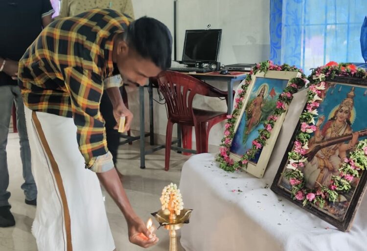 ഇടുക്കി വട്ടവട ഭാസ്‌കര്‍റാവു മെമ്മോറിയല്‍ ആശുപത്രി ഹാളില്‍ ചേര്‍ന്ന ശിക്ഷാ സ്വാസ്ഥ്യ ന്യാസ് സംസ്ഥാനസമിതിയോഗം സംസ്ഥാനസമിതിയംഗം അശോകന്‍ കാന്തല്ലൂര്‍ ഉദ്ഘാടനം ചെയ്യുന്നു