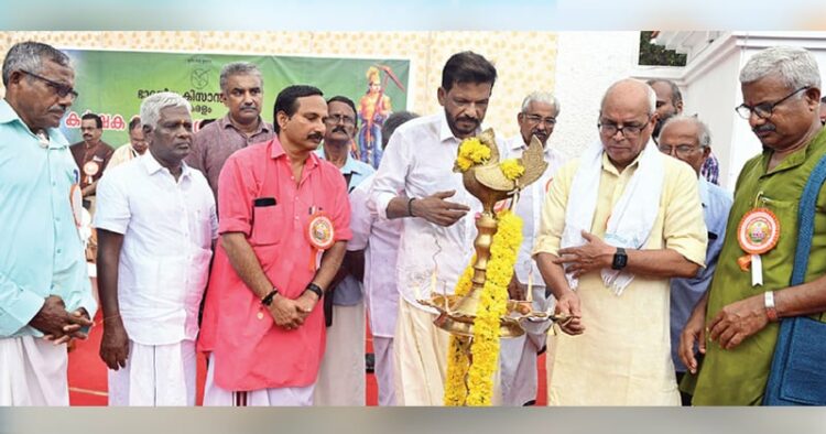 ഭാരതീയ കിസാന്‍ സംഘ് കര്‍ഷക അവകാശ പ്രഖ്യാപന റാലി തിരുവനന്തപുരത്ത് ദേശീയ ജനറല്‍ സെക്രട്ടറി മോഹിനി മോഹന്‍ മിശ്ര ഉദ്ഘാടനം ചെയ്യുന്നു