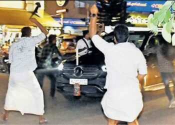 Pictures: SFI atrocities against the Governor