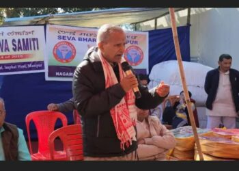 ഇംഫാല്‍ ഈസ്റ്റ് ജില്ലയിലെ സാവോംബുങ്ങില്‍ മണിപ്പൂര്‍ സര്‍ക്കാര്‍ നടത്തുന്ന അഭയകേന്ദ്രത്തില്‍ കഴിയുന്നവരോട് ആര്‍എസ്എസ് അഖില ഭാരതീയ കാര്യകാരി അംഗം വി.  ഭാഗയ്യ സംസാരിക്കുന്നു.