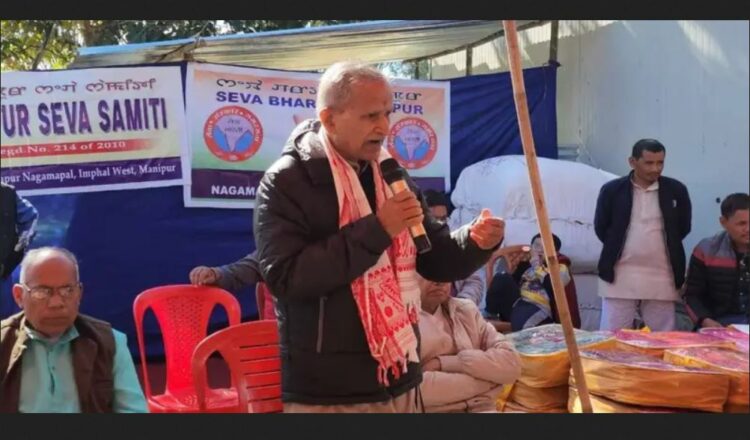 ഇംഫാല്‍ ഈസ്റ്റ് ജില്ലയിലെ സാവോംബുങ്ങില്‍ മണിപ്പൂര്‍ സര്‍ക്കാര്‍ നടത്തുന്ന അഭയകേന്ദ്രത്തില്‍ കഴിയുന്നവരോട് ആര്‍എസ്എസ് അഖില ഭാരതീയ കാര്യകാരി അംഗം വി.  ഭാഗയ്യ സംസാരിക്കുന്നു.