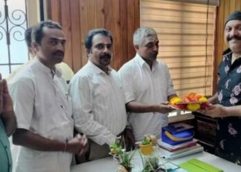 Image: Kerala Minister K.B. Ganeshkuamr receives Akshat