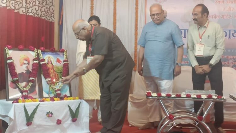 ക്യാപ്ഷന്: അഖില ഭാരതീയ ഗ്രാഹക് പഞ്ചായത്ത് ദേശീയ സമ്മേളനം വഡോദരയില് അഡ്വ. നാരായണ ഭായ് ഷാ ഉദ്ഘാടനം ചെയ്യുന്നു