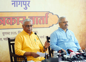 Nagpur, Mar 15 (ANI): Manmohan Vaidya (Akhil Bhartiya Prachar Pramukh-RSS) and Sunil Ambekar of RSS addresses a press conference on the Annual Akhil Bhartiya Pratinidhi Sabha (ABPS), in Nagpur on Friday. (ANI Photo)