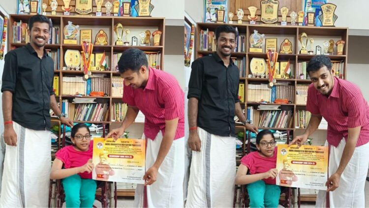 മീനാക്ഷിക്ക് എബിവിപി സംസ്ഥാന സെക്രട്ടറി
ഇ. യു. ഈശ്വരപ്രസാദ് മെമ്പര്ഷിപ് നല്കുന്നു