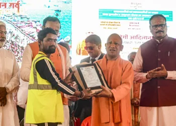 Prayagraj: UP CM Yogi Adityanath felicitates a municipal worker during the closing ceremony a day after the conclusion of Maha Kumbh 2025, in Prayagraj, Thursday, Feb. 27, 2025.