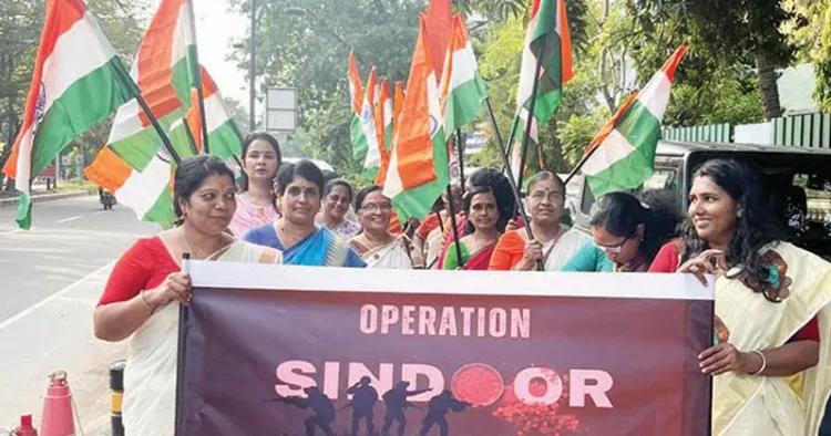 ഓപ്പറേഷന്‍ സിന്ദൂറിന് ഐക്യദാര്‍ഡ്യം പ്രഖ്യാപിച്ച് മഹിളാ സമന്വയ വേദി എറണാകുളം മറൈന്‍ ഡ്രൈവില്‍ സംഘടിപ്പിച്ച സ്വാഭിമാനയാത്ര